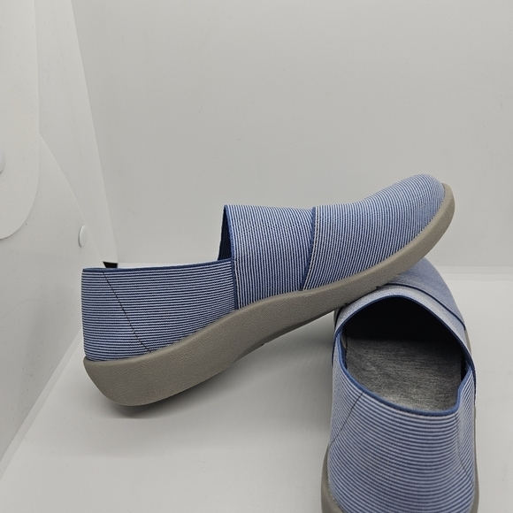 Clarks Cloud Steppers blue and white stretchy slip on shoes 7.5M - Picture 6 of 11
